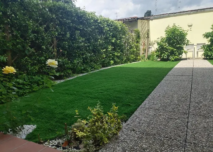 Movie Star Apartment With Garden