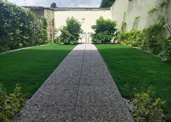 Movie Star Apartment With Garden