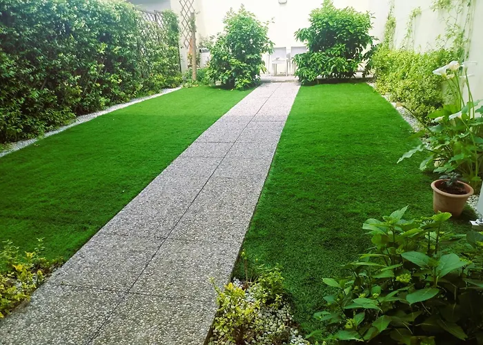 Movie Star Apartment With Garden